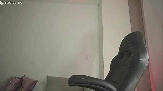 Nadiaa_ webcam