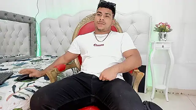 Javier_Hot27_ webcam