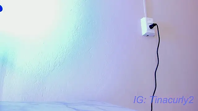 Tina_curly webcam