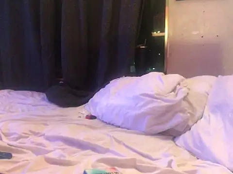 Thickwhitetight webcam