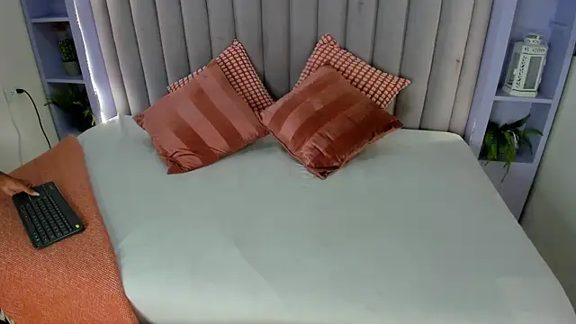 NicoletCherry__ webcam