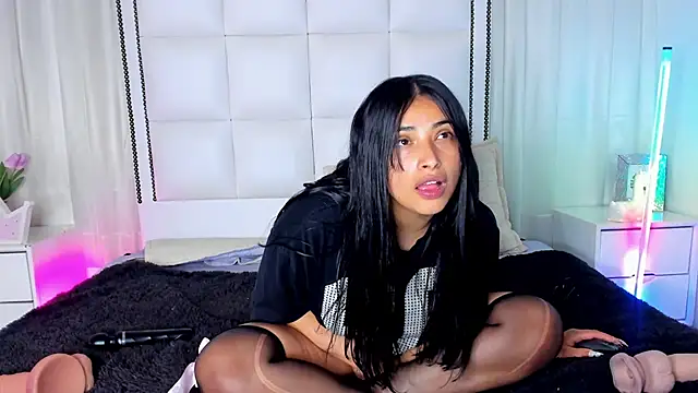 emilybta - Emilybta's free webcam - UK Sex Cams