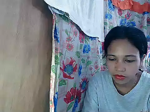 PinaySkinnyGirl webcam