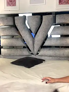 valery_and_Dani_ webcam