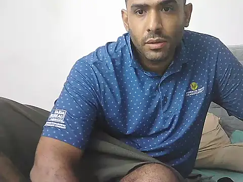 AlphaLatinoBear webcam