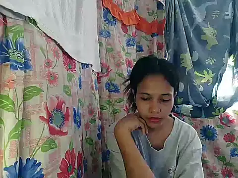 PinaySkinnyGirl webcam