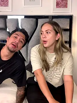 valery_and_Dani_ webcam