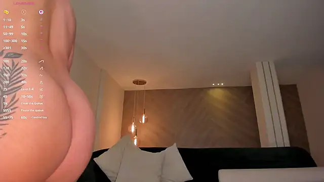 LizzHamilton__ live cam screenshot female from Colombia on Warez.Webcam — Live Cams & Adult Streams