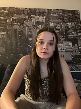 Webcam Model (ElenaMariee)  is live.Free join now!