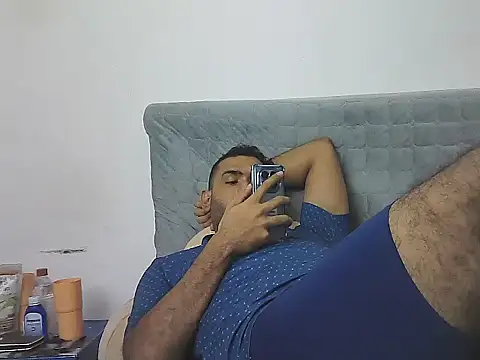 AlphaLatinoBear webcam