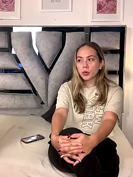 valery_and_Dani_ webcam