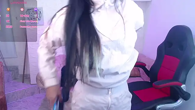 Kiiara_black_tk webcam