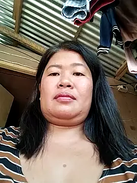 Lovelywoman43's Stripchat show and profile