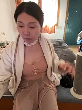 美女xiiuuff18在线直播