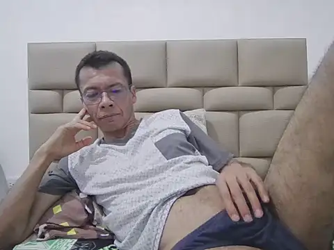 skinnylatino51 webcam