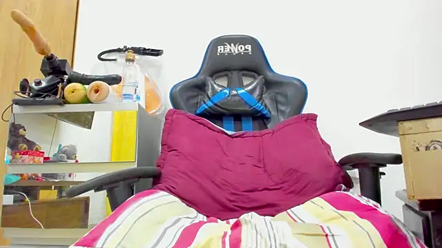 hugeeblackcock webcam