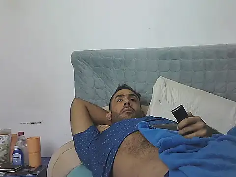 AlphaLatinoBear webcam