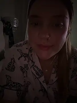 CurvyGirlMyla webcam