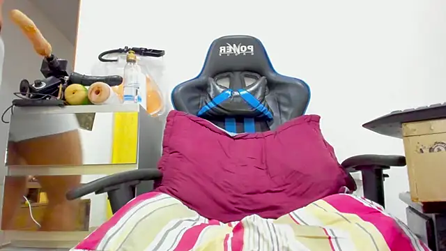 hugeeblackcock webcam