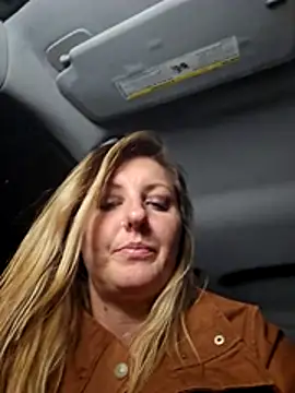 SheIsSomething webcam