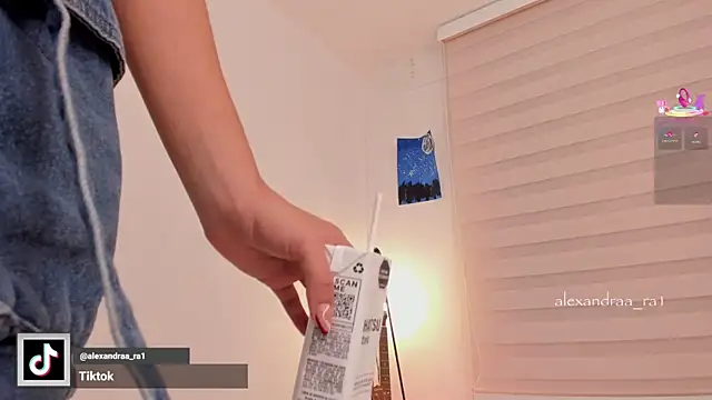 Alexandra_ra webcam