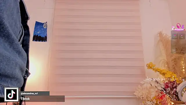 Alexandra_ra webcam