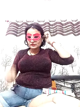 Webcam Model (Gullapi)  is live.Free join now!