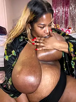 BigFineSelena webcam