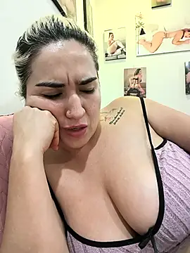 Webcam Model (XxxVale1993) is live