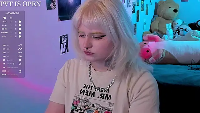 bixxxiz (F teen) - show boobs