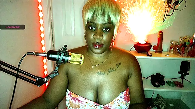 lovelyenigma365 webcam