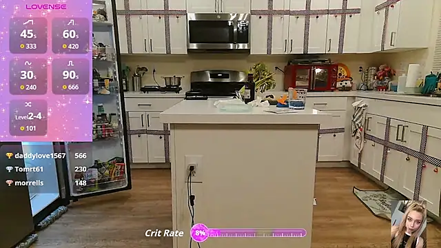 Blondiewithanass webcam