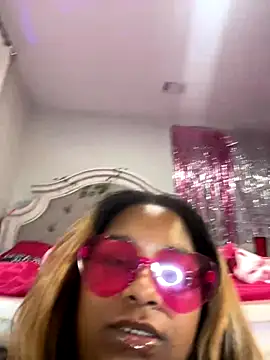 BigFineSelena webcam