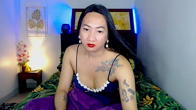 LovelyQueen69 webcam