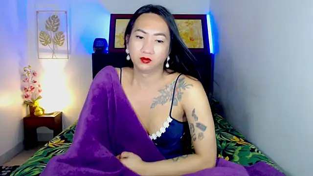 LovelyQueen69 webcam
