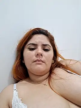 girl_redhead_bigtits webcam