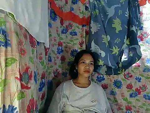 PinaySkinnyGirl webcam