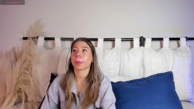 Rachell_criss webcam