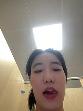 美女luluya1314在线直播