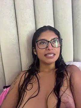 Webcam Model (daphnevans) is live