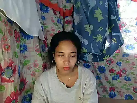 PinaySkinnyGirl webcam
