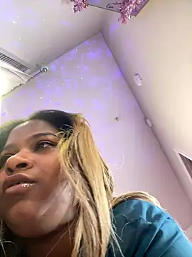 BigFineSelena webcam