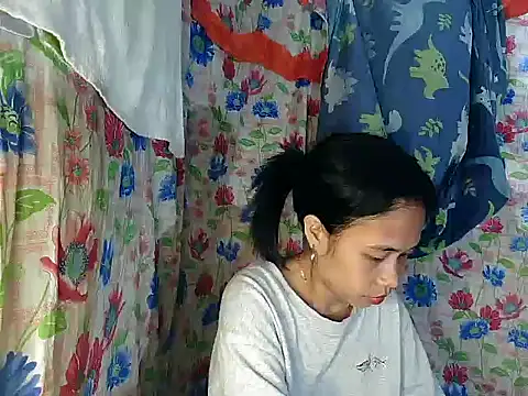 PinaySkinnyGirl webcam