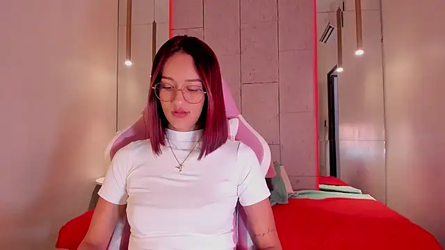 daphne_courtis webcam stripchat model stream image