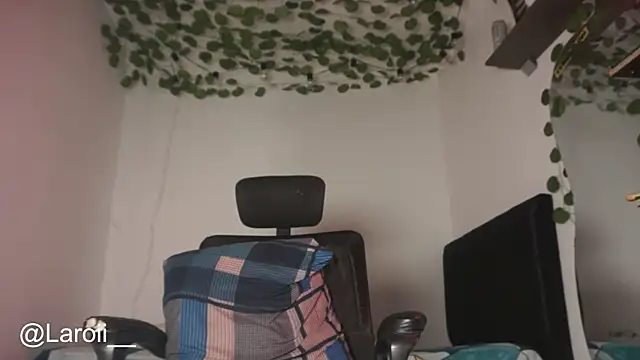 Young_laroi webcam