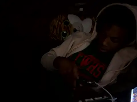 SlimeCrownzOut5 webcam