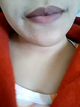 Webcam Model (Anki-doll) is live