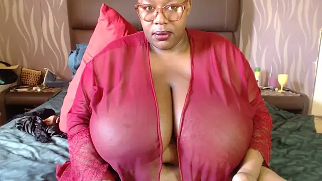 BoobsQueen46K webcam