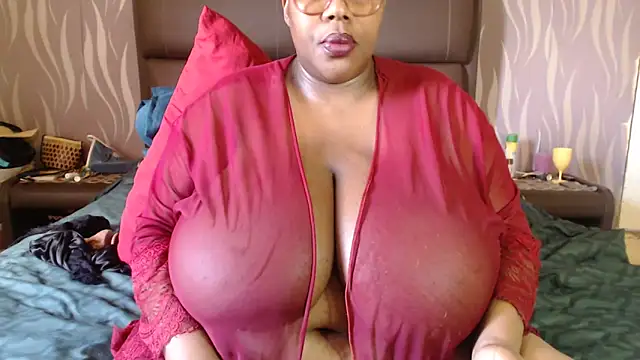 BoobsQueen46K webcam