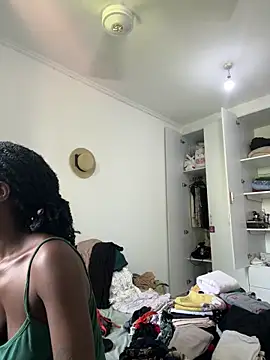 petiteebony_81 webcam